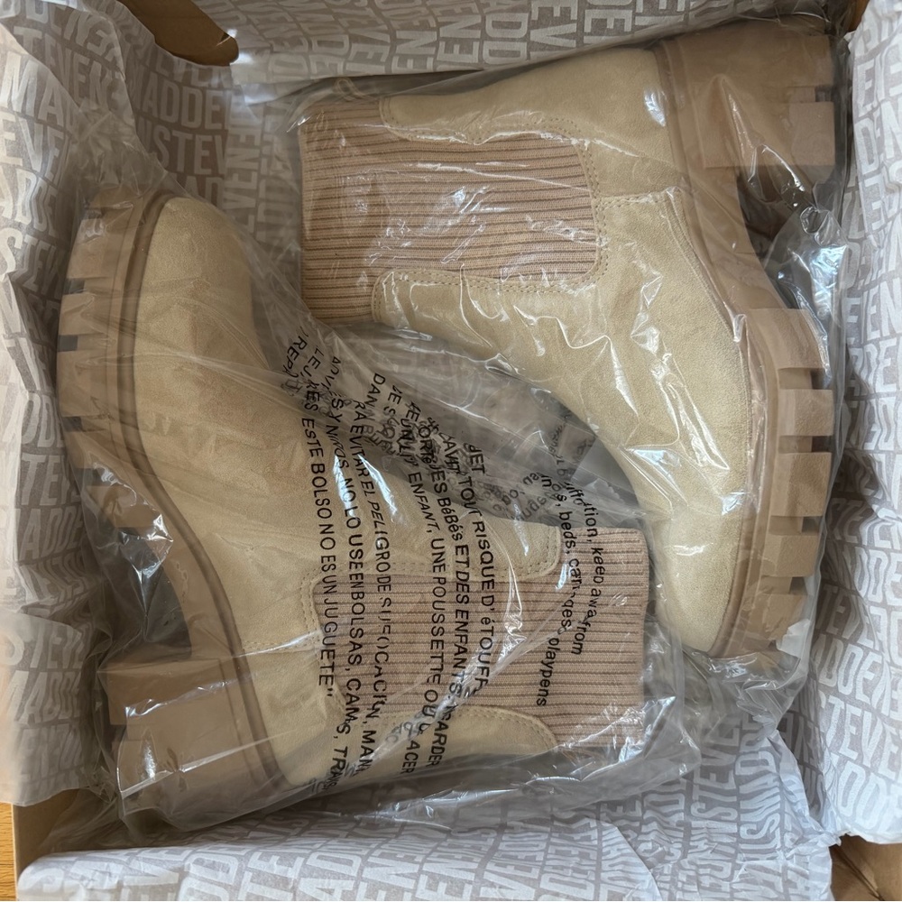 Heeled boots in the color sand by Steve Madden